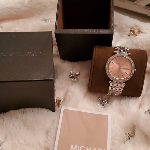 Michael Kors rose gold face watch - Picture 8 of 8